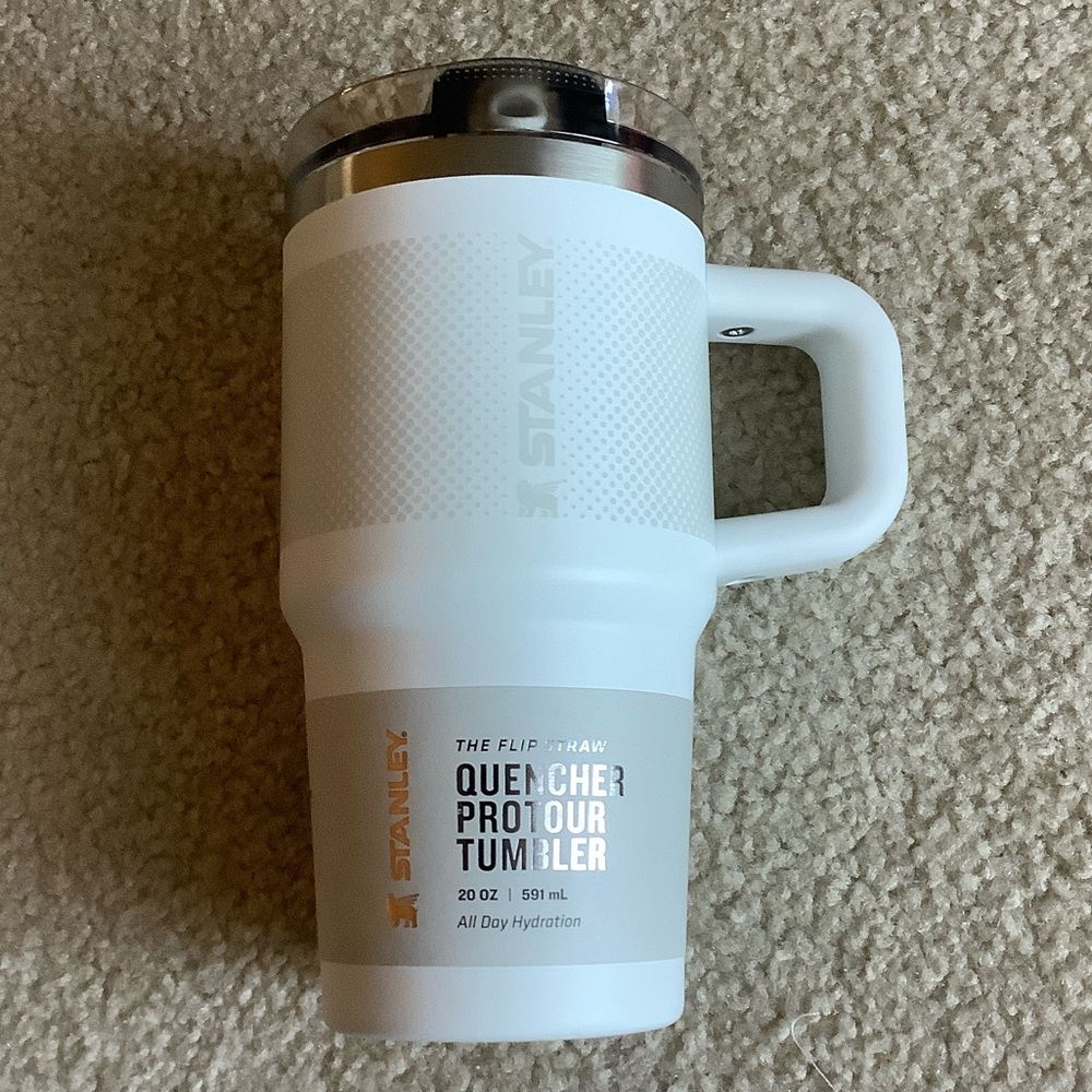 Stanley White Quencher Pro Tumbler with Handle